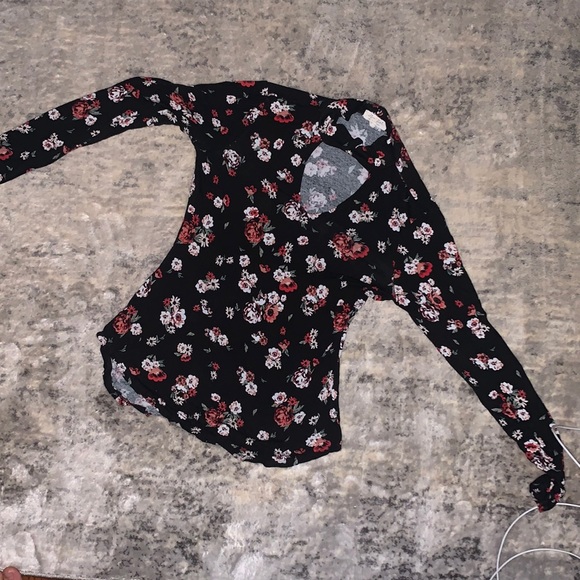 Black Floral Top, rayon, size small. - Picture 1 of 2